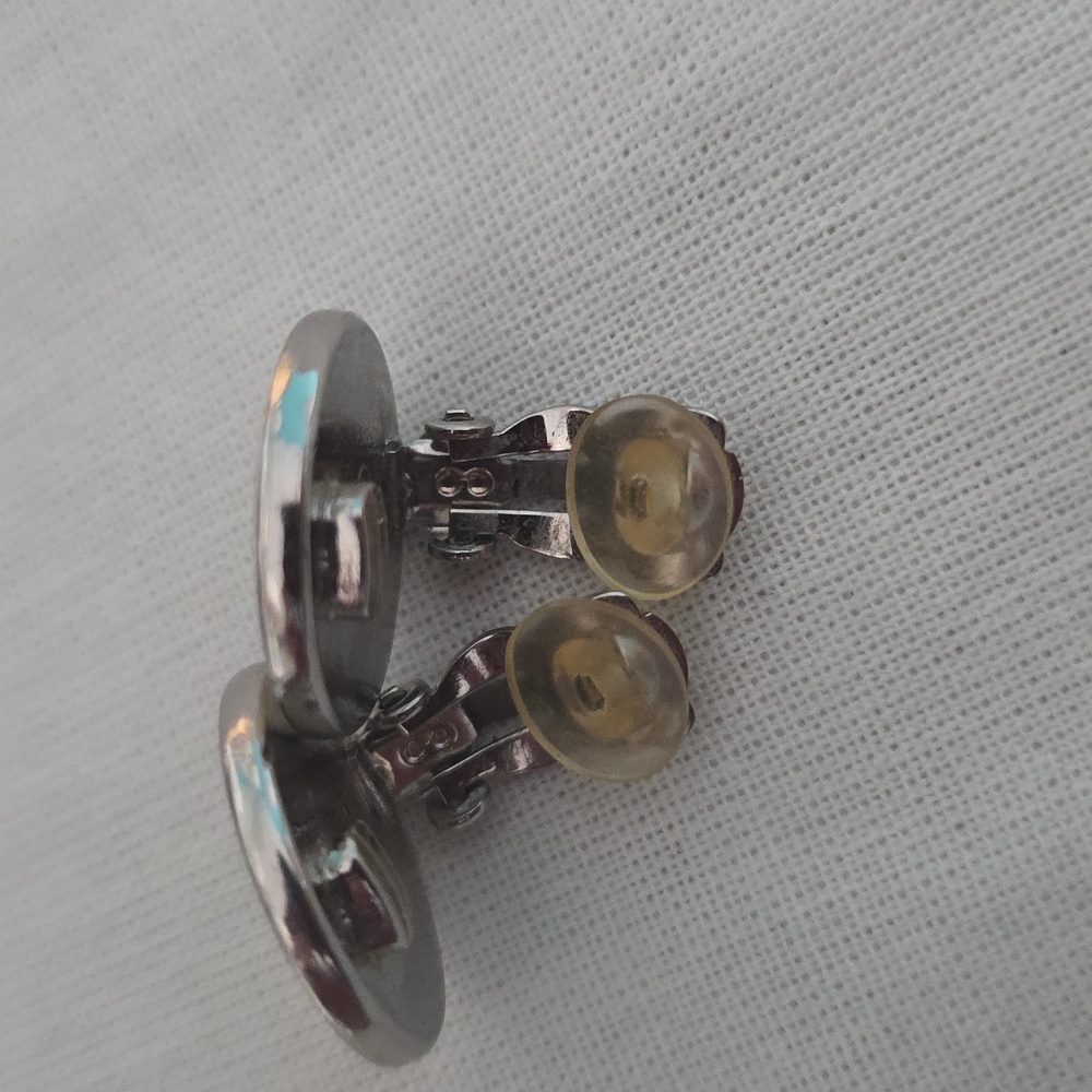 CHANEL Cream and Silver Clip-on Earrings - Picture 8 of 9
